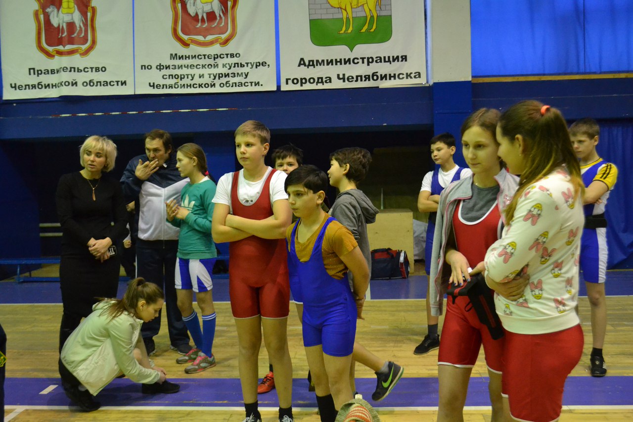 наблюдают за выступлением соперников